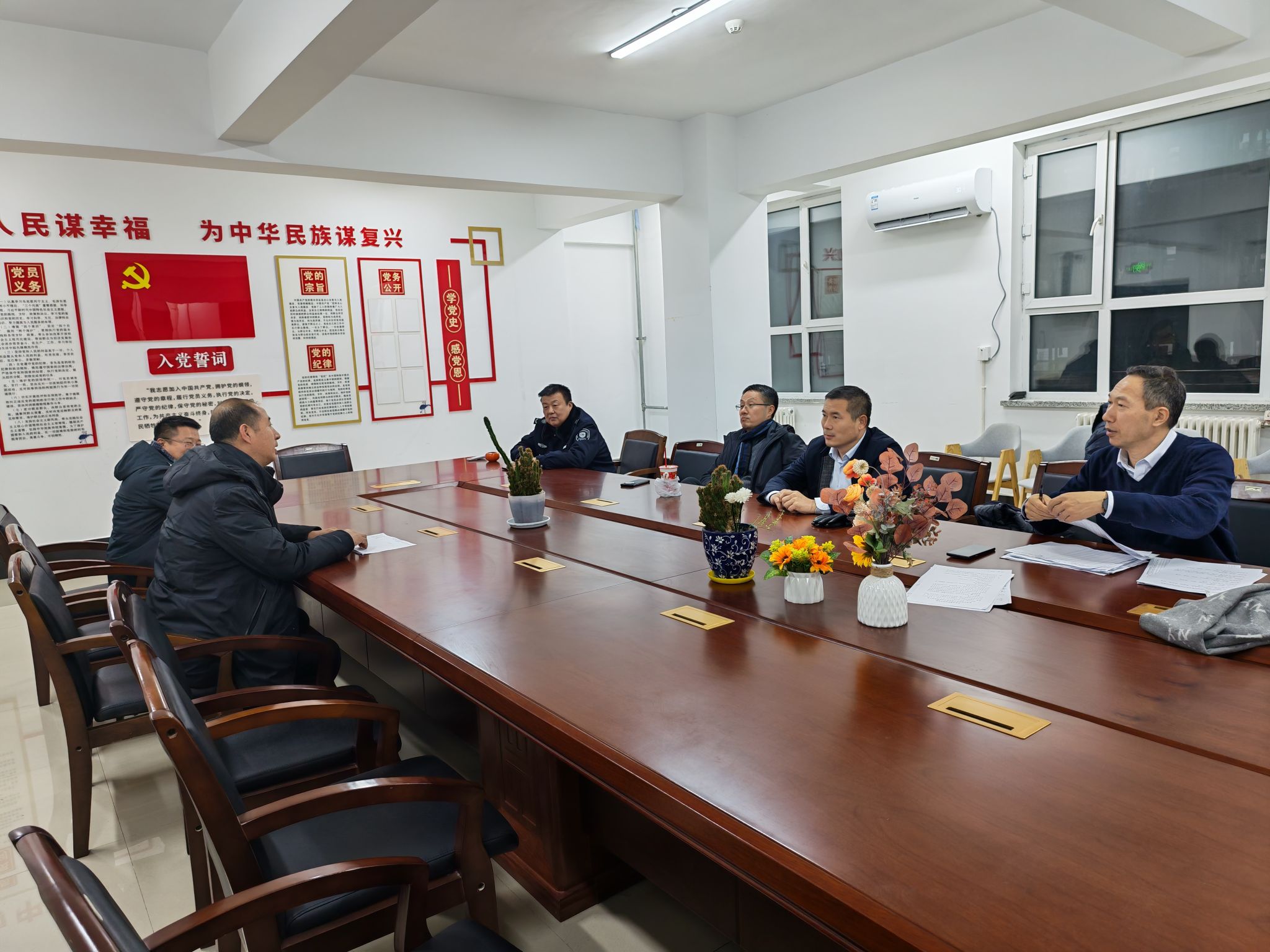 学生工作处、安全保卫处、后勤管理处联合开展2025年冬季学生公寓安全卫生检查工作